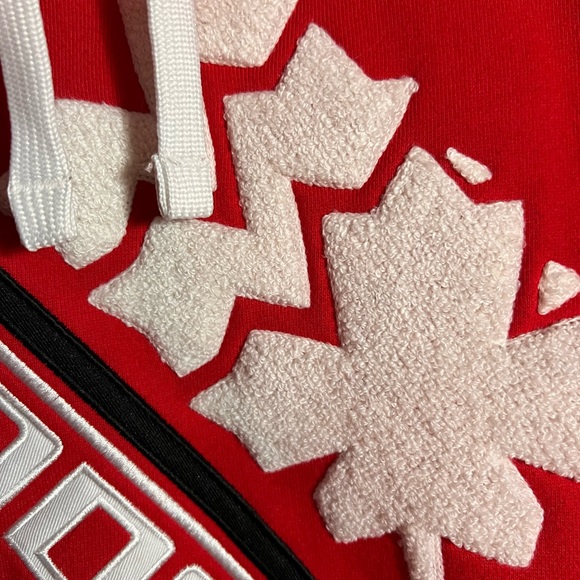 Nike team Canada carpet logo - Picture 4 of 5